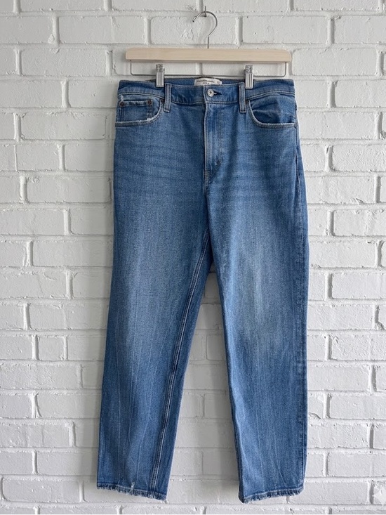 Abercrombie & Fitch Denim - Abercrombie & Fitch The Mom High Rise Jeans Size 28/6 Blue Wash